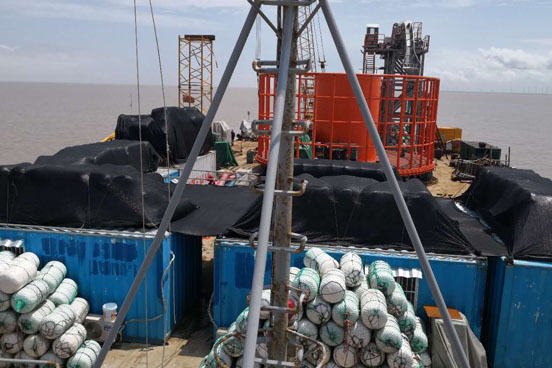 公司安排机务人员到盐城锚地登轮检查“今海龙”使用情况