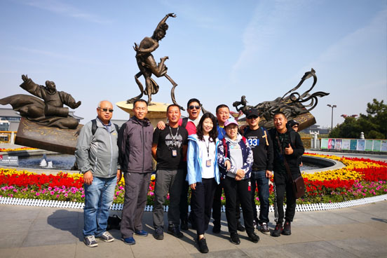 分两批次组织员工和家属到西安旅游