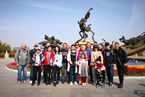 分两批次组织员工和家属到西安旅游