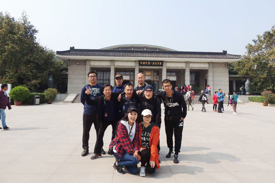分两批次组织员工和家属到西安旅游