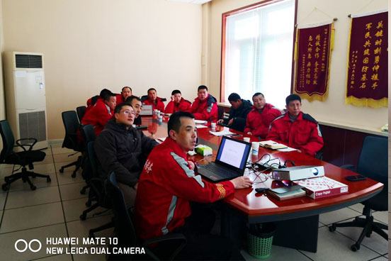 全体员工参加公司2018年度的总结会